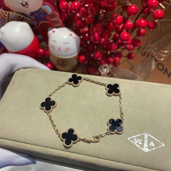 Van Cleef & Arpels black bracelet. - Picture 1 of 4